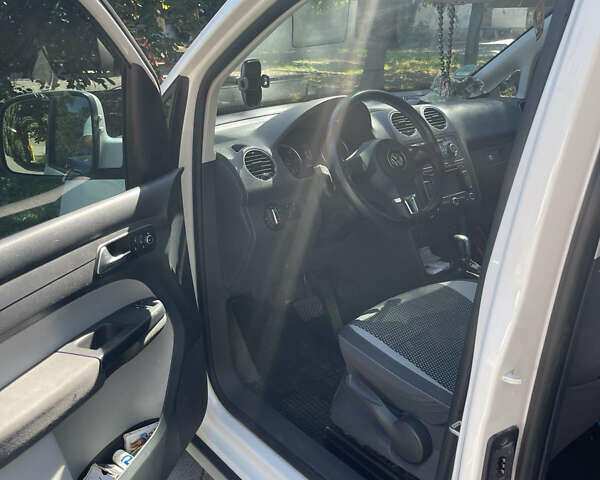 Белый Фольксваген Кадди, объемом двигателя 1.6 л и пробегом 348 тыс. км за 13700 $, фото 20 на Automoto.ua