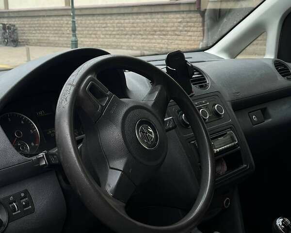 Фольксваген Кадди 2013 в Киеве на Automoto.ua Белый Фольксваген Кадди, объемом двигателя 1.6 л и пробегом 297 тыс. км за 10500 $, фото 2 на Automoto.ua