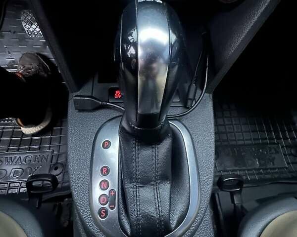 Белый Фольксваген Кадди, объемом двигателя 2 л и пробегом 400 тыс. км за 8800 $, фото 9 на Automoto.ua