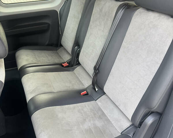 Белый Фольксваген Кадди, объемом двигателя 1.6 л и пробегом 227 тыс. км за 12800 $, фото 32 на Automoto.ua