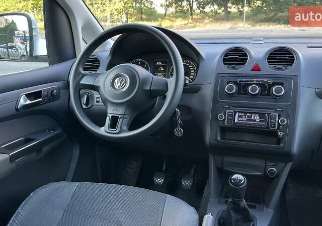 Білий Фольксваген Кадді, об'ємом двигуна 1.6 л та пробігом 223 тис. км за 9700 $, фото 12 на Automoto.ua