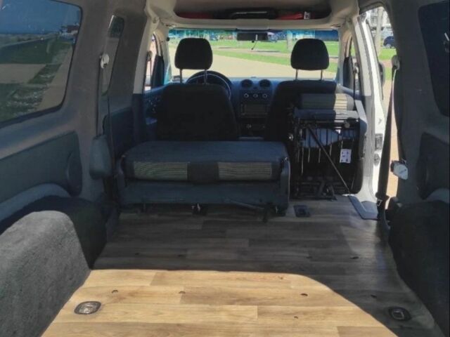 Белый Фольксваген Кадди, объемом двигателя 2 л и пробегом 220 тыс. км за 10000 $, фото 9 на Automoto.ua