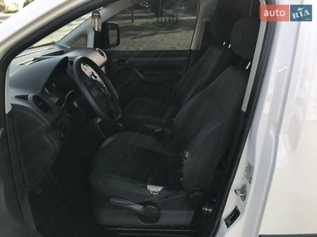 Білий Фольксваген Кадді, об'ємом двигуна 1.6 л та пробігом 338 тис. км за 8500 $, фото 6 на Automoto.ua