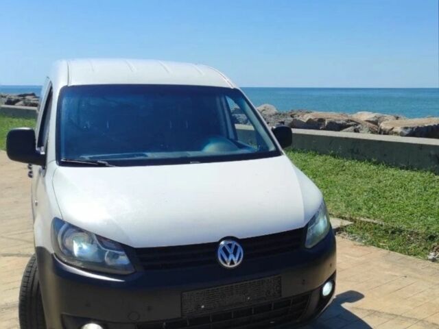 Белый Фольксваген Кадди, объемом двигателя 2 л и пробегом 220 тыс. км за 10000 $, фото 1 на Automoto.ua