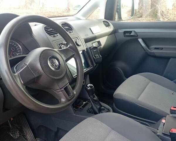 Білий Фольксваген Кадді, об'ємом двигуна 1.6 л та пробігом 324 тис. км за 10200 $, фото 6 на Automoto.ua