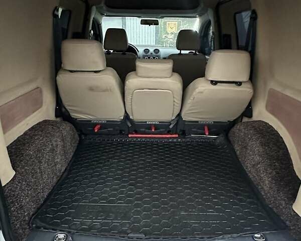 Белый Фольксваген Кадди, объемом двигателя 2 л и пробегом 400 тыс. км за 8800 $, фото 14 на Automoto.ua