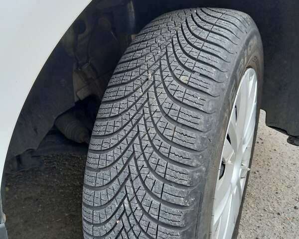 Білий Фольксваген Кадді, об'ємом двигуна 1.6 л та пробігом 182 тис. км за 12500 $, фото 16 на Automoto.ua