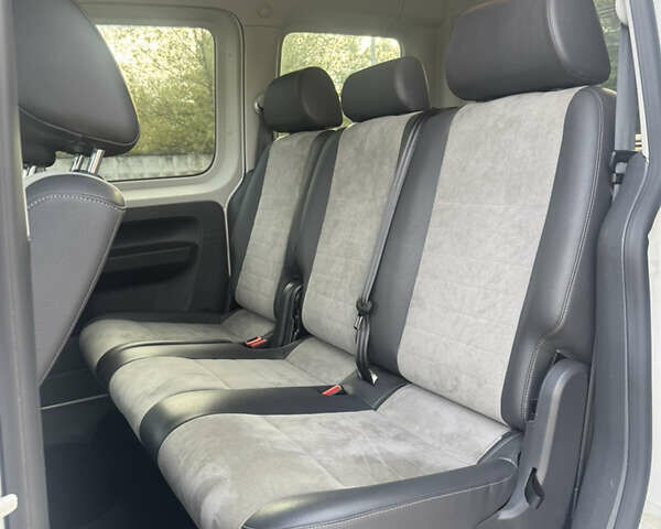 Белый Фольксваген Кадди, объемом двигателя 1.6 л и пробегом 227 тыс. км за 12800 $, фото 31 на Automoto.ua