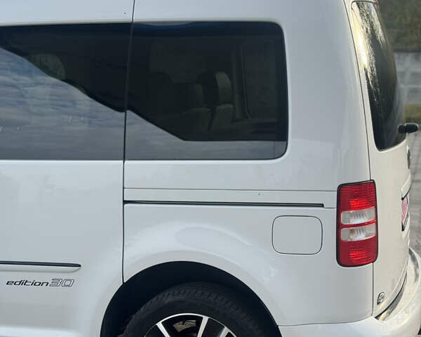 Белый Фольксваген Кадди, объемом двигателя 1.6 л и пробегом 227 тыс. км за 12800 $, фото 15 на Automoto.ua