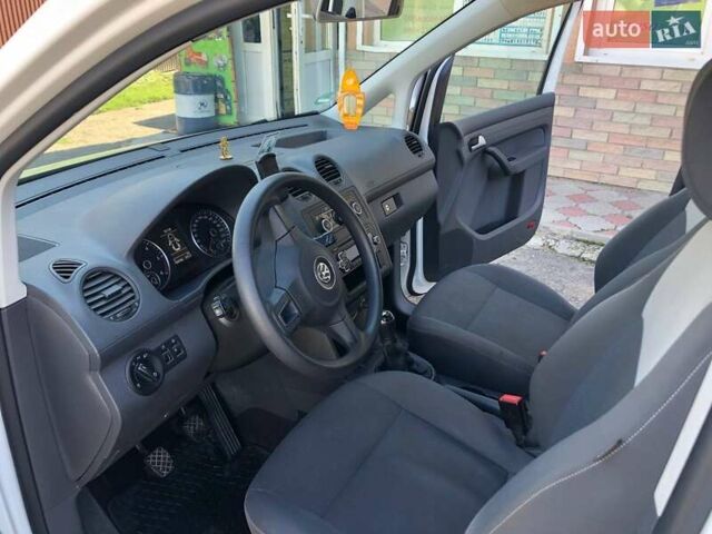 Белый Фольксваген Кадди, объемом двигателя 1.6 л и пробегом 184 тыс. км за 12700 $, фото 10 на Automoto.ua