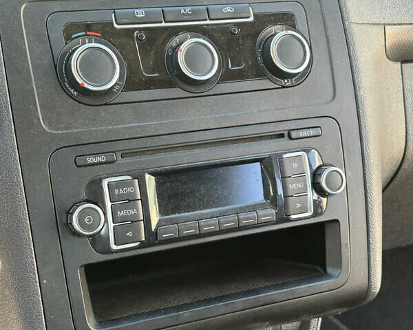 Білий Фольксваген Кадді, об'ємом двигуна 1.6 л та пробігом 295 тис. км за 10500 $, фото 11 на Automoto.ua