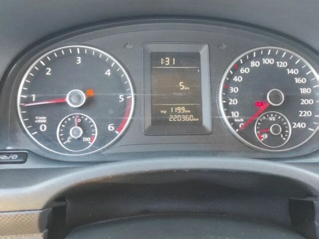 Белый Фольксваген Кадди, объемом двигателя 2 л и пробегом 220 тыс. км за 10000 $, фото 3 на Automoto.ua