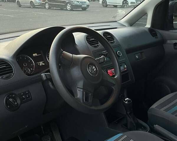 Белый Фольксваген Кадди, объемом двигателя 1.2 л и пробегом 200 тыс. км за 8000 $, фото 29 на Automoto.ua