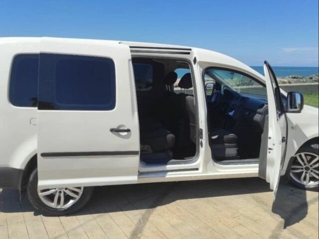 Белый Фольксваген Кадди, объемом двигателя 2 л и пробегом 220 тыс. км за 10000 $, фото 14 на Automoto.ua