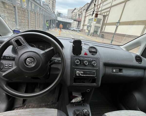 Фольксваген Кадди 2013 в Киеве на Automoto.ua Белый Фольксваген Кадди, объемом двигателя 1.6 л и пробегом 297 тыс. км за 10500 $, фото 6 на Automoto.ua