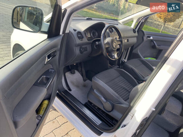 Білий Фольксваген Кадді, об'ємом двигуна 1.6 л та пробігом 195 тис. км за 13850 $, фото 18 на Automoto.ua