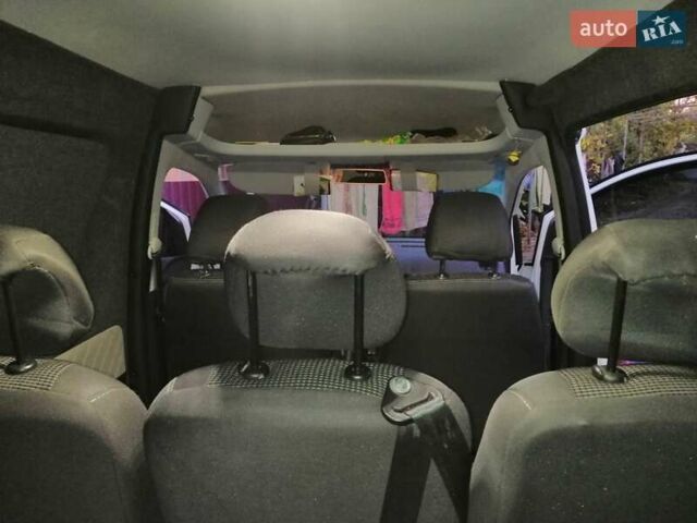Білий Фольксваген Кадді, об'ємом двигуна 1.6 л та пробігом 323 тис. км за 8300 $, фото 8 на Automoto.ua