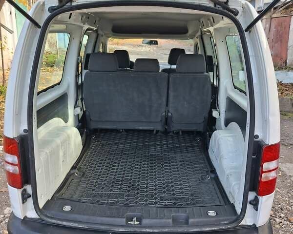 Белый Фольксваген Кадди, объемом двигателя 1.6 л и пробегом 228 тыс. км за 11950 $, фото 6 на Automoto.ua