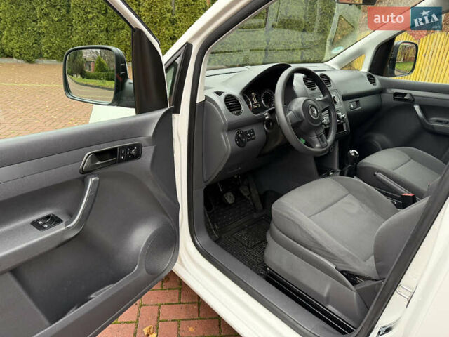 Белый Фольксваген Кадди, объемом двигателя 2 л и пробегом 255 тыс. км за 11500 $, фото 31 на Automoto.ua