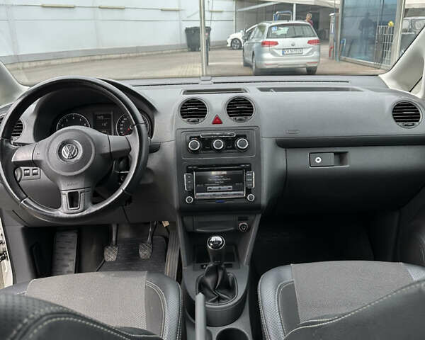 Фольксваген Кадді 2014 у Києві на Automoto.ua Білий Фольксваген Кадді, об'ємом двигуна 1.2 л та пробігом 141 тис. км за 9000 $, фото 11 на Automoto.ua