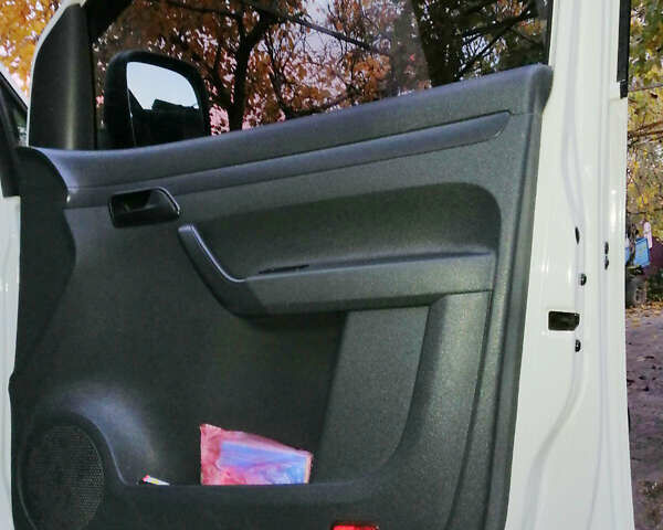 Білий Фольксваген Кадді, об'ємом двигуна 1.6 л та пробігом 323 тис. км за 8300 $, фото 14 на Automoto.ua