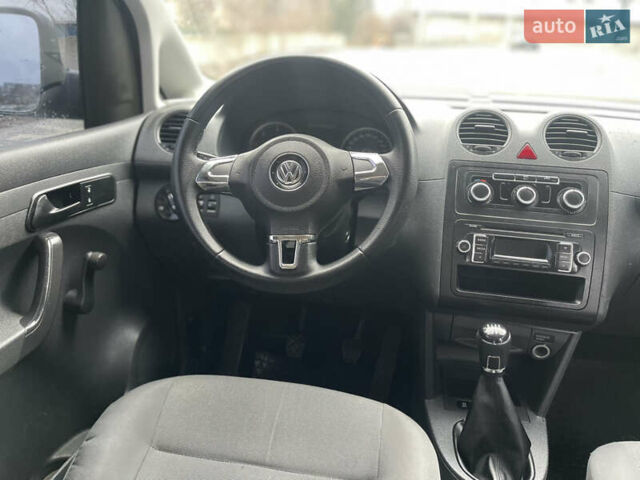 Белый Фольксваген Кадди, объемом двигателя 1.6 л и пробегом 328 тыс. км за 9950 $, фото 44 на Automoto.ua