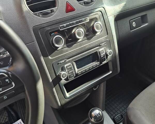 Білий Фольксваген Кадді, об'ємом двигуна 1.6 л та пробігом 228 тис. км за 11950 $, фото 8 на Automoto.ua