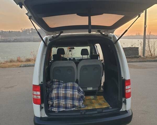 Белый Фольксваген Кадди, объемом двигателя 1.6 л и пробегом 253 тыс. км за 12400 $, фото 8 на Automoto.ua