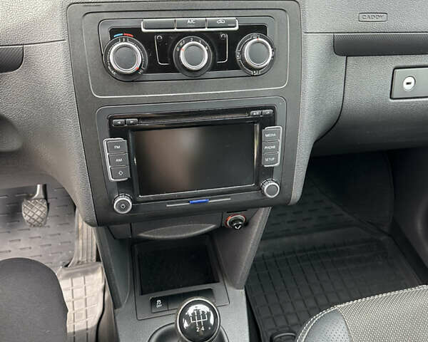 Фольксваген Кадді 2014 у Києві на Automoto.ua Білий Фольксваген Кадді, об'ємом двигуна 1.2 л та пробігом 141 тис. км за 9000 $, фото 17 на Automoto.ua