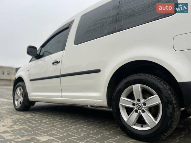 Белый Фольксваген Кадди, объемом двигателя 1.6 л и пробегом 328 тыс. км за 9950 $, фото 30 на Automoto.ua