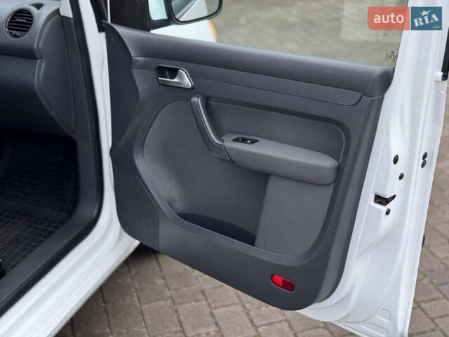 Белый Фольксваген Кадди, объемом двигателя 1.6 л и пробегом 227 тыс. км за 11500 $, фото 24 на Automoto.ua