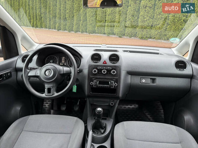 Белый Фольксваген Кадди, объемом двигателя 2 л и пробегом 255 тыс. км за 11500 $, фото 45 на Automoto.ua