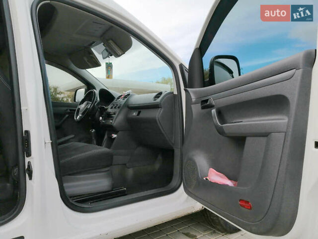 Білий Фольксваген Кадді, об'ємом двигуна 1.6 л та пробігом 323 тис. км за 8300 $, фото 13 на Automoto.ua