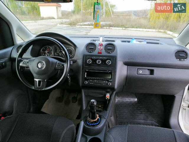 Білий Фольксваген Кадді, об'ємом двигуна 1.6 л та пробігом 323 тис. км за 8300 $, фото 9 на Automoto.ua