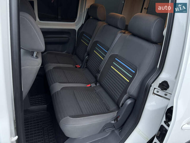 Белый Фольксваген Кадди, объемом двигателя 1.6 л и пробегом 227 тыс. км за 11500 $, фото 30 на Automoto.ua