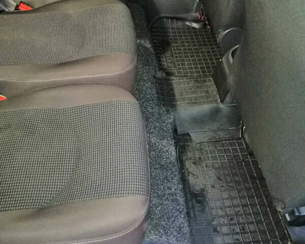 Білий Фольксваген Кадді, об'ємом двигуна 1.6 л та пробігом 323 тис. км за 8300 $, фото 12 на Automoto.ua