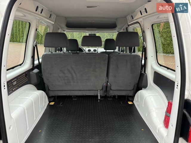 Белый Фольксваген Кадди, объемом двигателя 2 л и пробегом 255 тыс. км за 11500 $, фото 40 на Automoto.ua