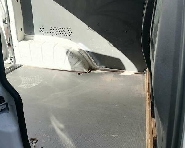 Фольксваген Кадді 2014 у Києві на Automoto.ua Білий Фольксваген Кадді, об'ємом двигуна 1.6 л та пробігом 300 тис. км за 11000 $, фото 6 на Automoto.ua