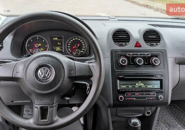 Белый Фольксваген Кадди, объемом двигателя 1.6 л и пробегом 350 тыс. км за 11200 $, фото 37 на Automoto.ua