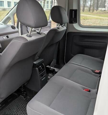 Белый Фольксваген Кадди, объемом двигателя 1.6 л и пробегом 350 тыс. км за 11200 $, фото 39 на Automoto.ua