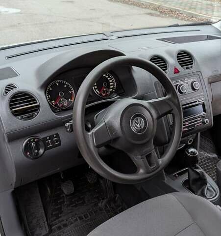 Белый Фольксваген Кадди, объемом двигателя 1.6 л и пробегом 350 тыс. км за 11200 $, фото 30 на Automoto.ua