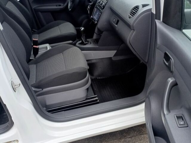 Белый Фольксваген Кадди, объемом двигателя 1.6 л и пробегом 265 тыс. км за 9500 $, фото 6 на Automoto.ua