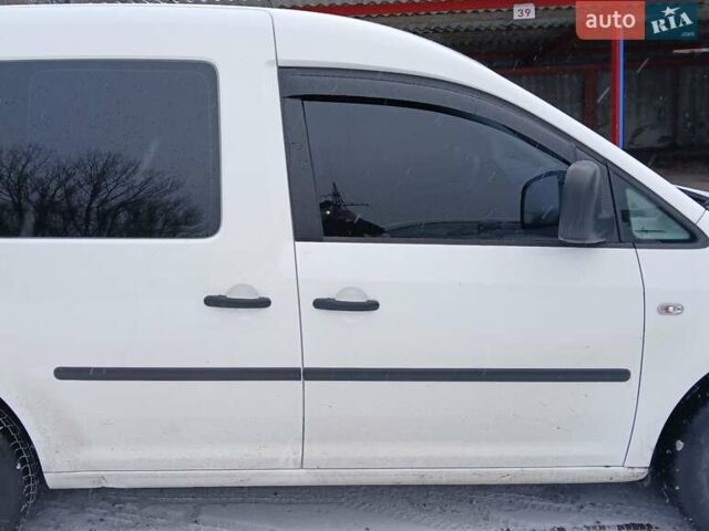 Белый Фольксваген Кадди, объемом двигателя 1.6 л и пробегом 283 тыс. км за 9000 $, фото 3 на Automoto.ua