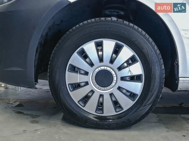 Белый Фольксваген Кадди, объемом двигателя 1.6 л и пробегом 298 тыс. км за 6600 $, фото 9 на Automoto.ua