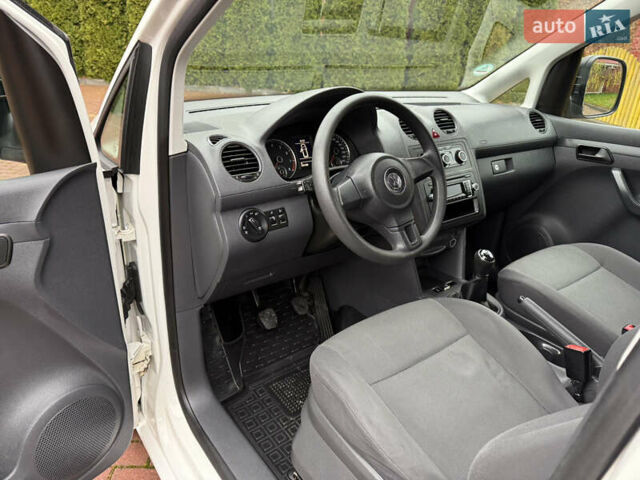 Белый Фольксваген Кадди, объемом двигателя 2 л и пробегом 255 тыс. км за 11500 $, фото 30 на Automoto.ua