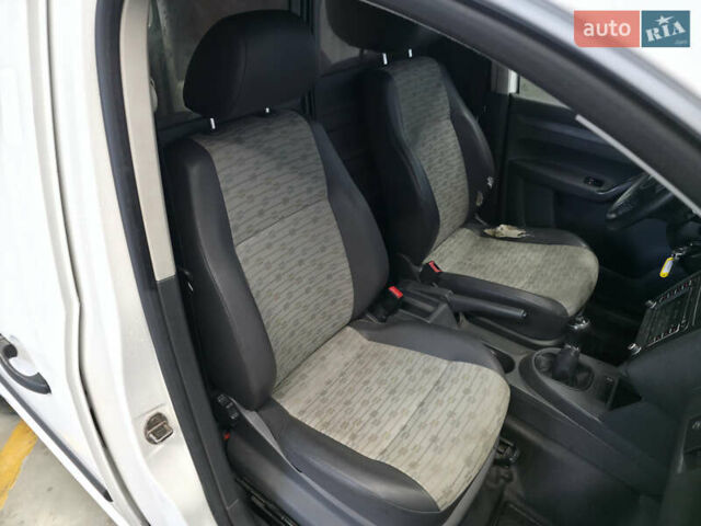 Белый Фольксваген Кадди, объемом двигателя 1.6 л и пробегом 298 тыс. км за 6600 $, фото 13 на Automoto.ua