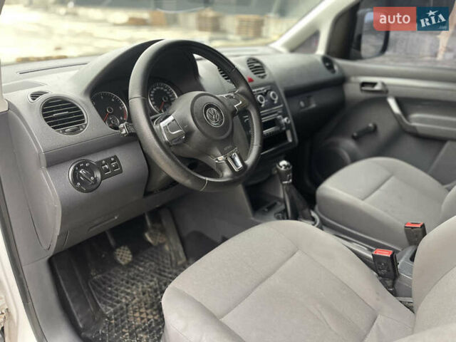 Белый Фольксваген Кадди, объемом двигателя 1.6 л и пробегом 328 тыс. км за 9950 $, фото 49 на Automoto.ua