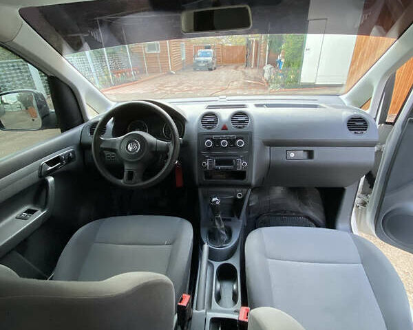 Белый Фольксваген Кадди, объемом двигателя 1.6 л и пробегом 223 тыс. км за 12000 $, фото 26 на Automoto.ua