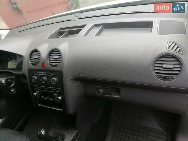 Фольксваген Кадді 2014 у Києві на Automoto.ua Білий Фольксваген Кадді, об'ємом двигуна 1.6 л та пробігом 300 тис. км за 11000 $, фото 4 на Automoto.ua