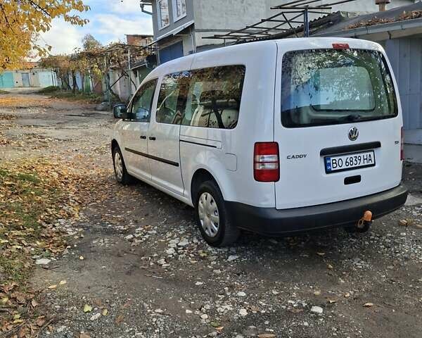 Белый Фольксваген Кадди, объемом двигателя 1.6 л и пробегом 228 тыс. км за 11950 $, фото 3 на Automoto.ua